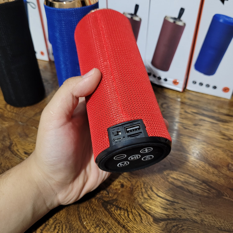 اسپیکر QE-130 درجه یک با کیفیت صدای بلند باطری عالی